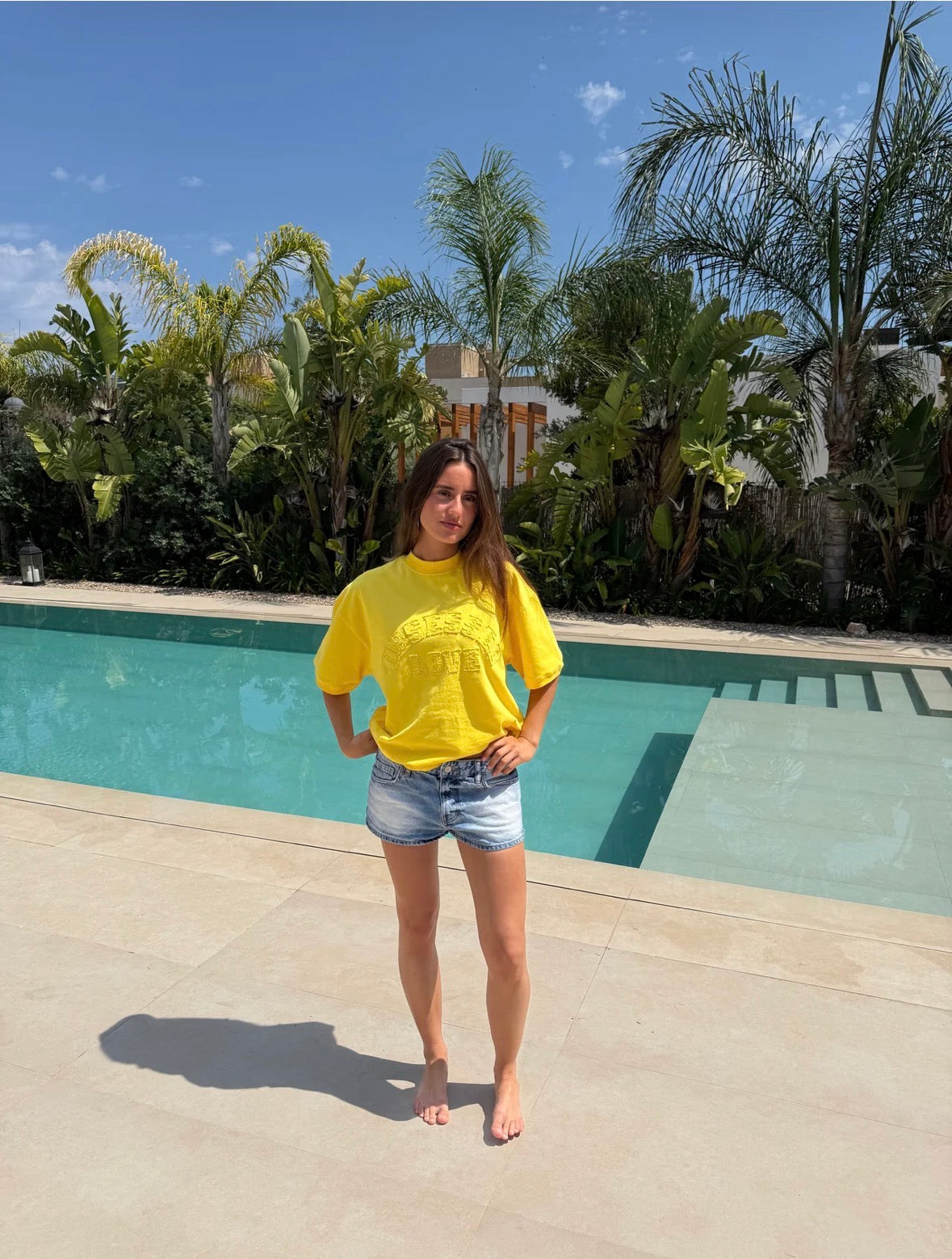 Love camiseta amarilla