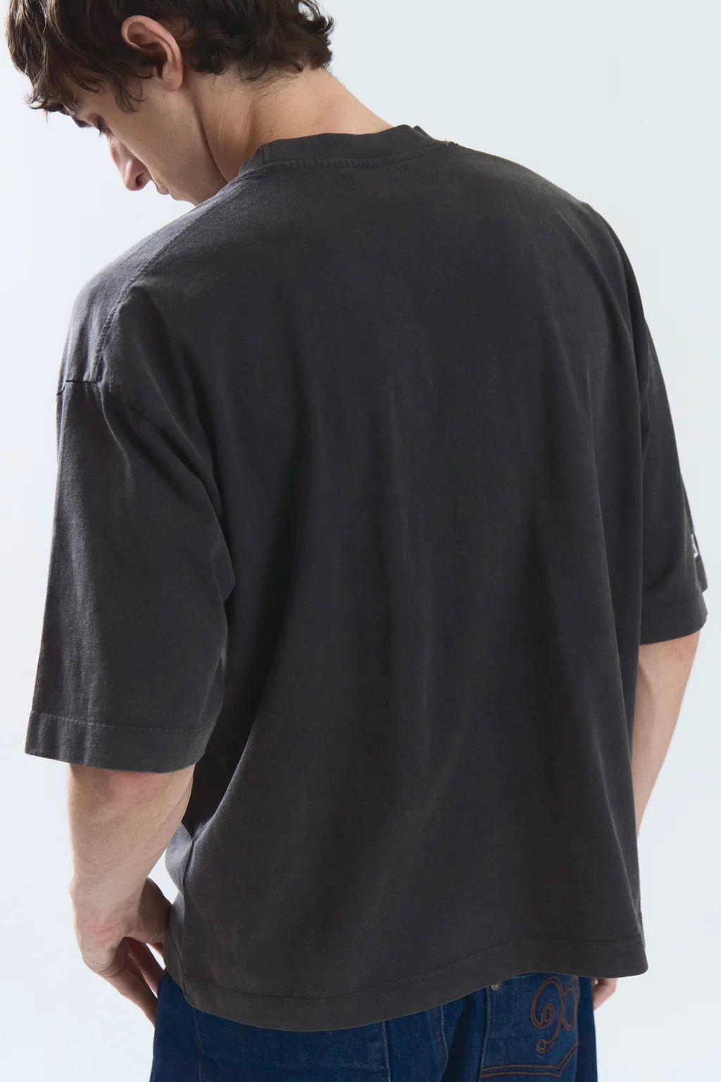 Yuxus BASIC TEE BLACK