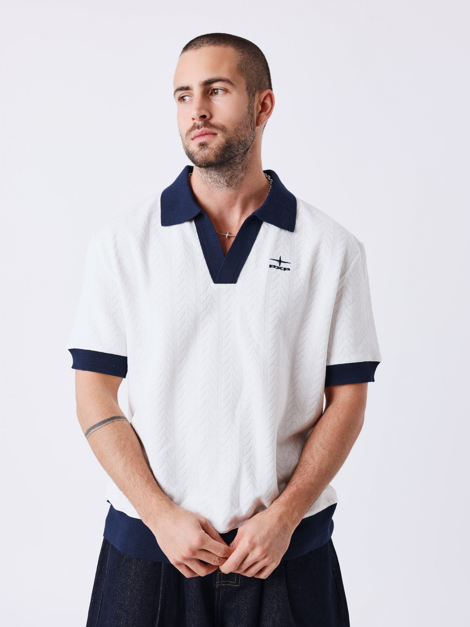 PXP Polo De Punto Blanco Azul Marino